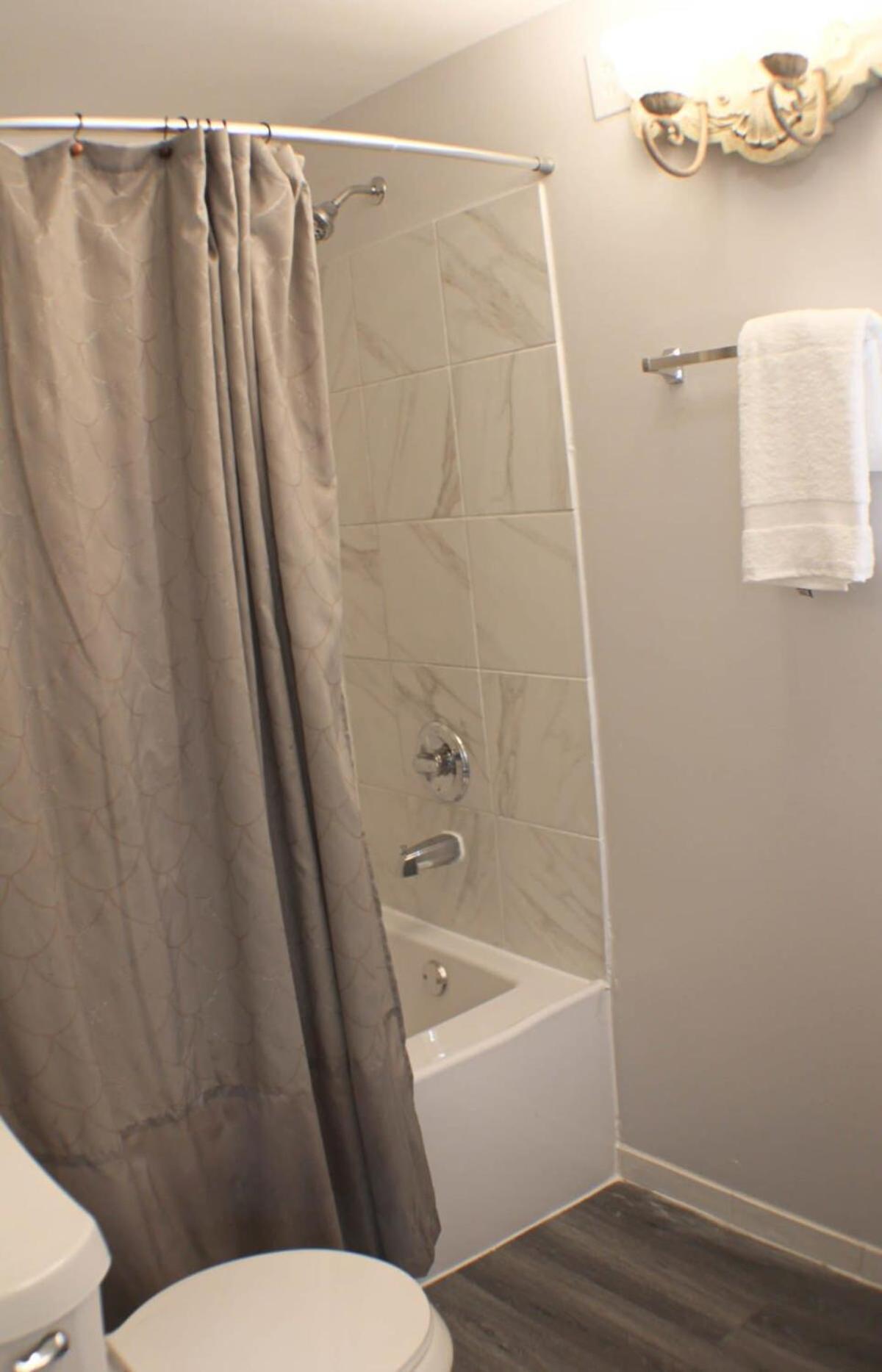 Hébergement de vacances Newly Renovated 2-bed Near Downtown-north Shore *