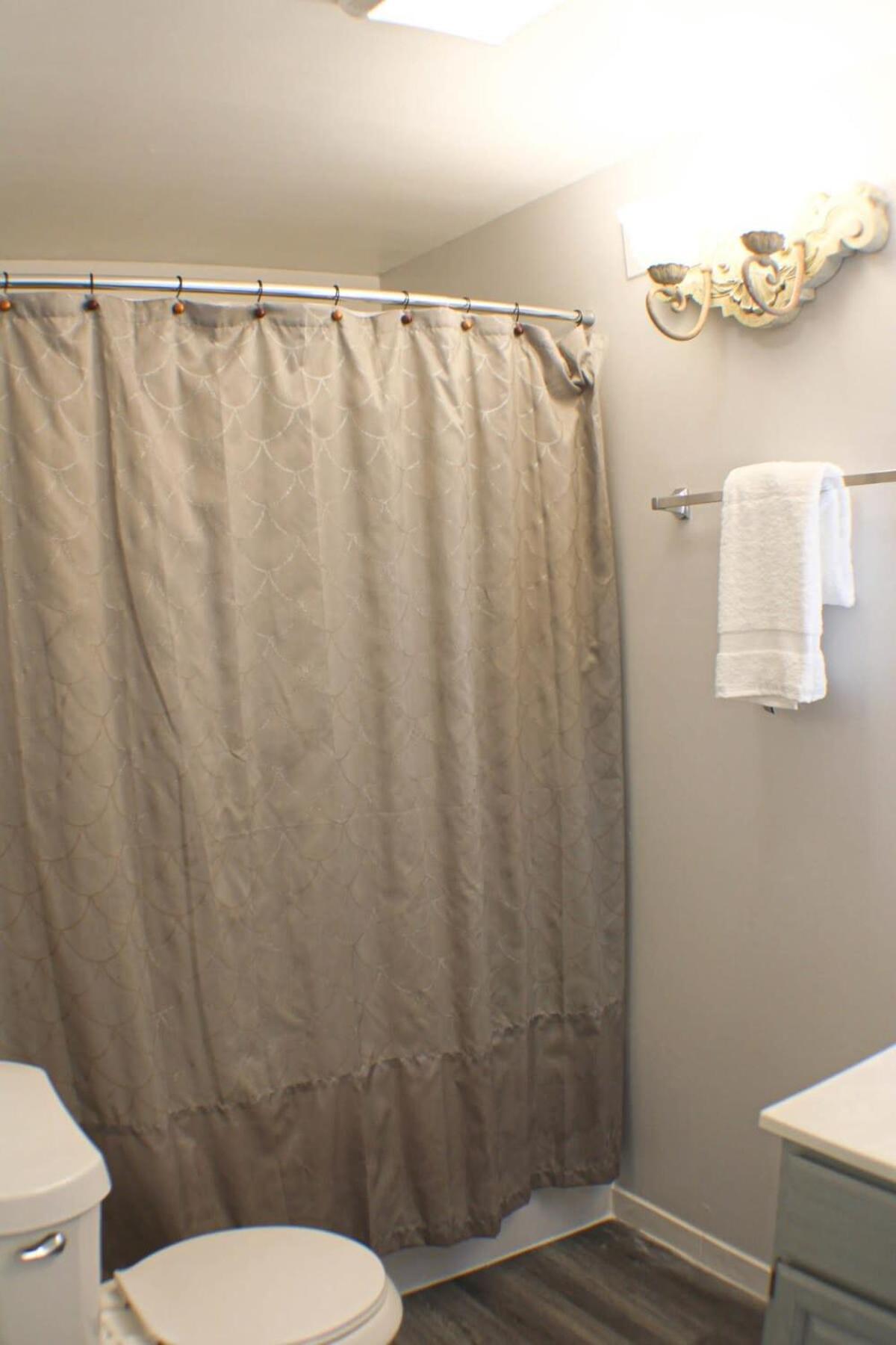Newly Renovated 2-bed Near Downtown-north Shore Hébergement de vacances *